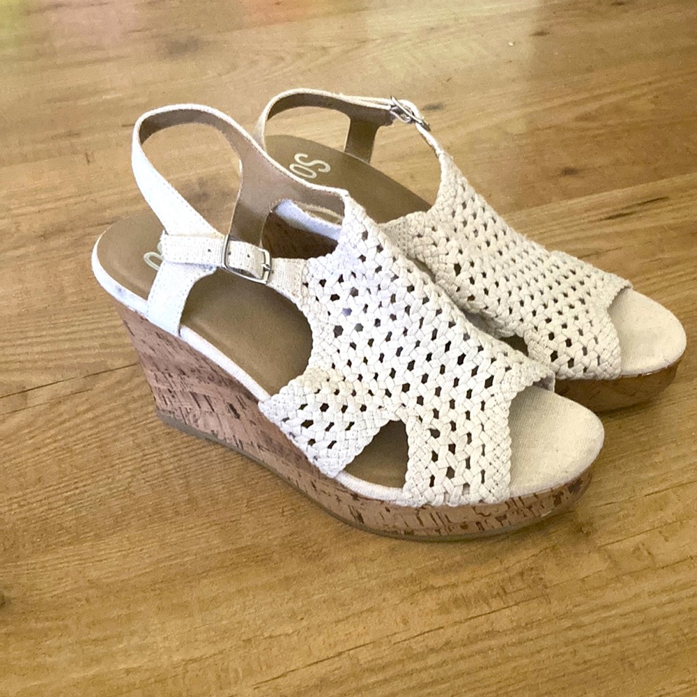 New SO Taffy woman’s Wedge Tan Heels size 9 1/2